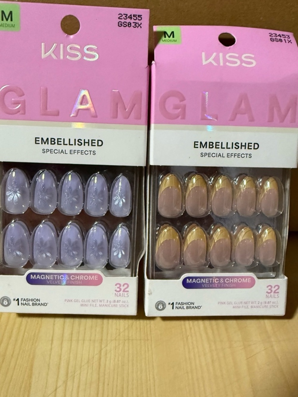 Set of 2 NIB Kiss GLAM Embellished
Special Effects Press on Glue Nails